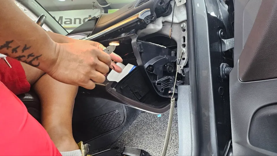Mercedes-Benz GLE dash cam - Mercedes-Benz GLE Dash Cam Installation Review photo 5