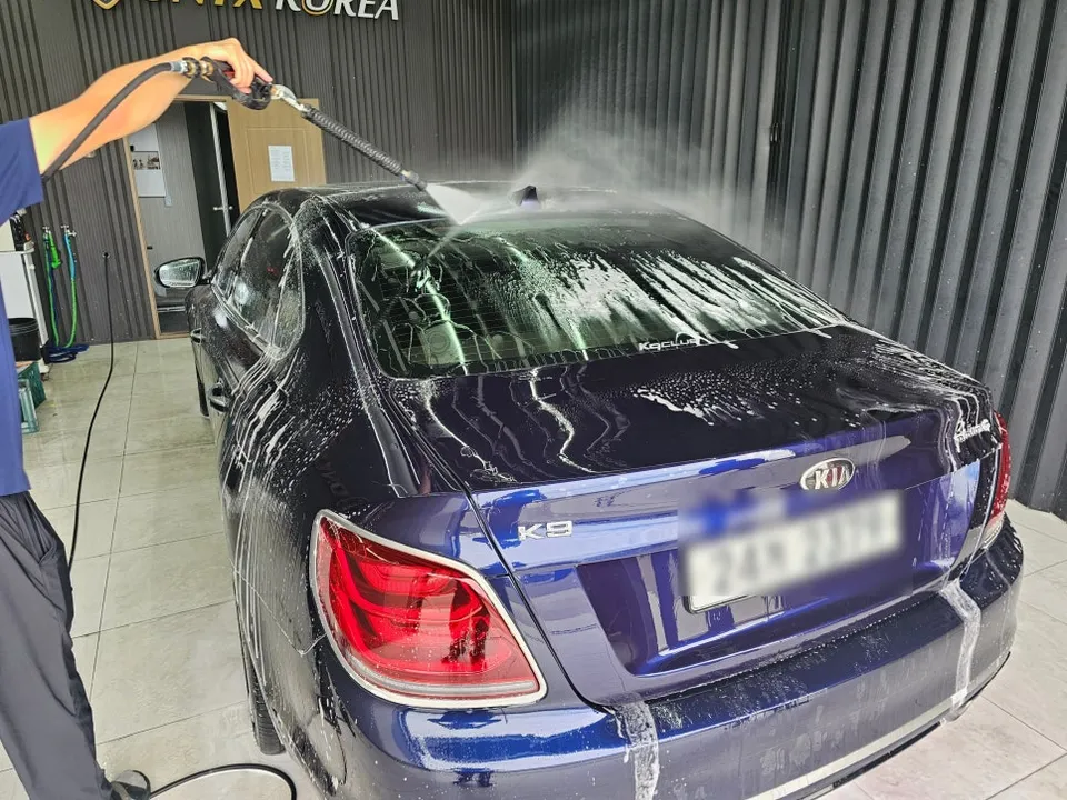 Kia K900のガラスコーティング事例 施工写真 1-2