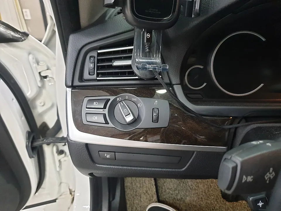 BMW 5 Series F10 vinyl wrap - BMW 5 Series F10 Interior Wrap Review photo 4