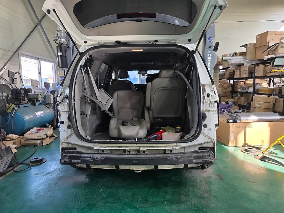 Kia Carnival other - Kia Carnival Other Car Service Review — Enhanced Safety Features photo 3