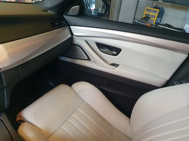 BMW M5 F90 interior customization - BMW M5 Interior Customization Review: Carbon Hydro Dipping photo 4