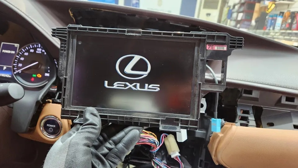 Lexus ES 300hのAndroid Auto・CarPlay取付事例 施工写真 4
