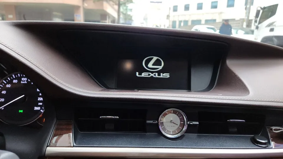 Lexus ES 300hのAndroid Auto・CarPlay取付事例 施工写真 5