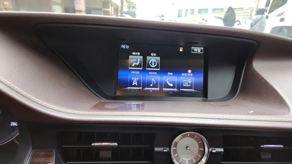 Lexus ES 300hのAndroid Auto・CarPlay取付事例 施工写真 6
