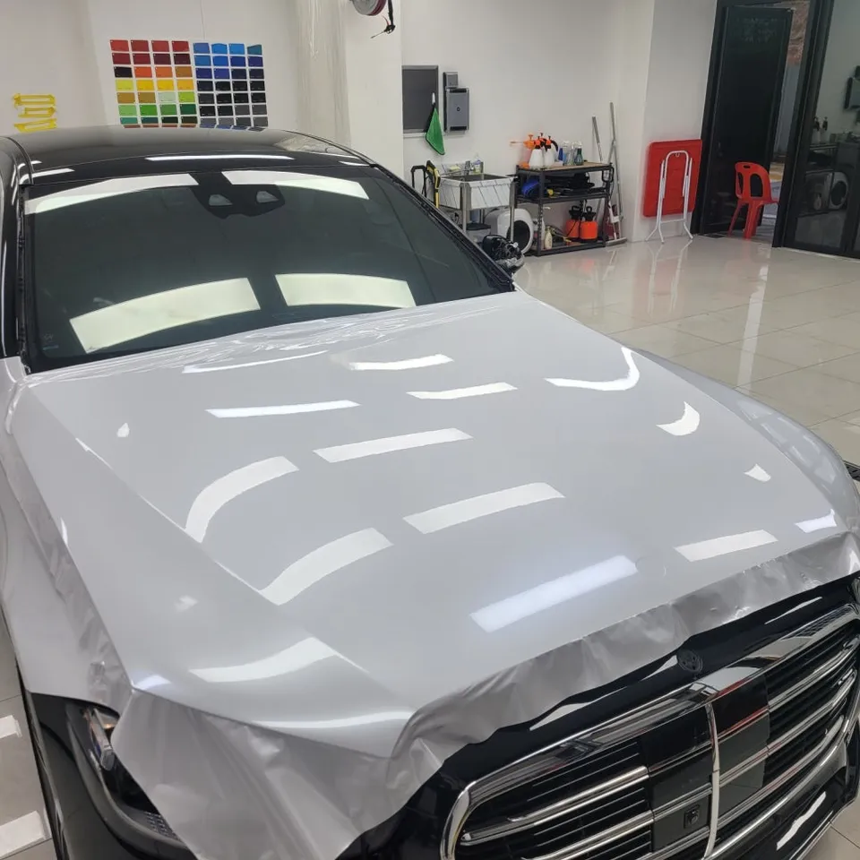 Mercedes-Benz S-Class W223のカーラッピング事例|パールホワイトの高級感 施工写真 2-3