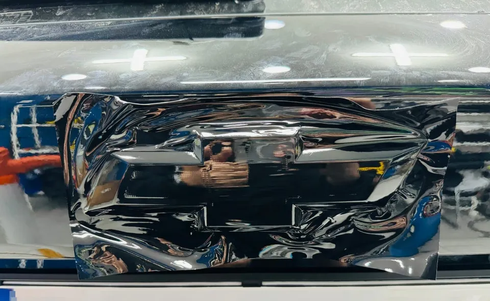 Chevrolet Traxのカーラッピング事例 施工写真 3-2