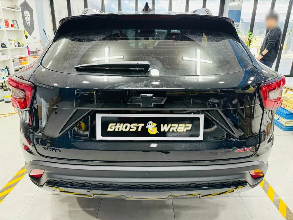 Chevrolet Traxのカーラッピング事例 施工写真 4-2