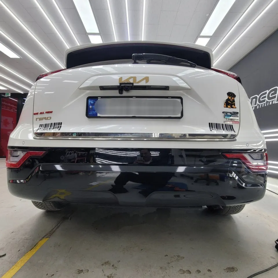 Kia Niroのカーラッピング事例｜ディフューザーのカスタム 施工写真 3-2
