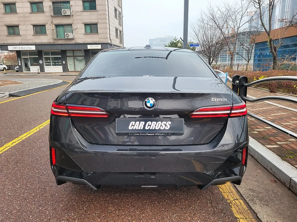 BMW G60 カーラッピング事例｜グリル・室内カスタム 施工写真 3-1
