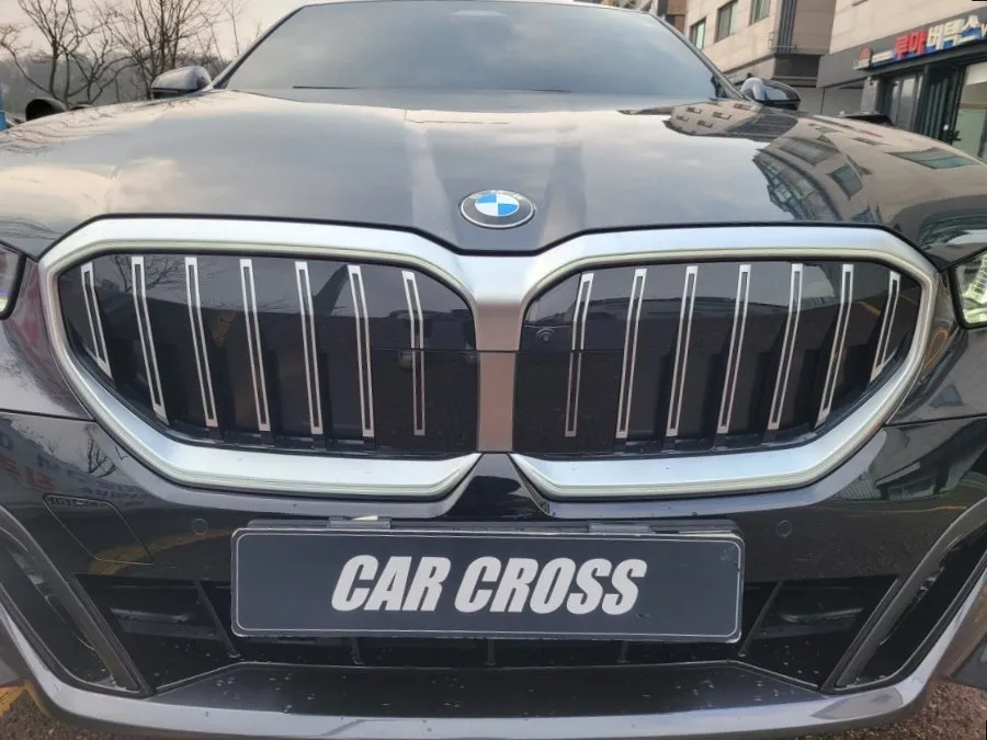 BMW G60 カーラッピング事例｜グリル・室内カスタム 施工写真 1-2