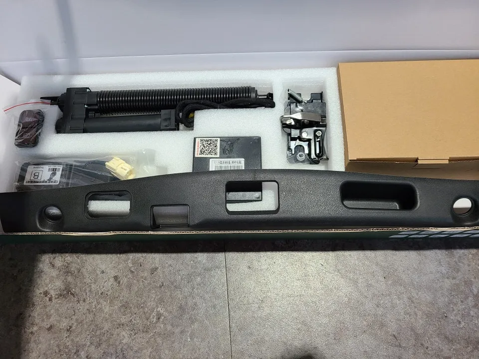 Mercedes-Benz E-Class W213 oem options - Mercedes-Benz E-Class W213 Power Trunk Review — Enhanced Convenie photo 3