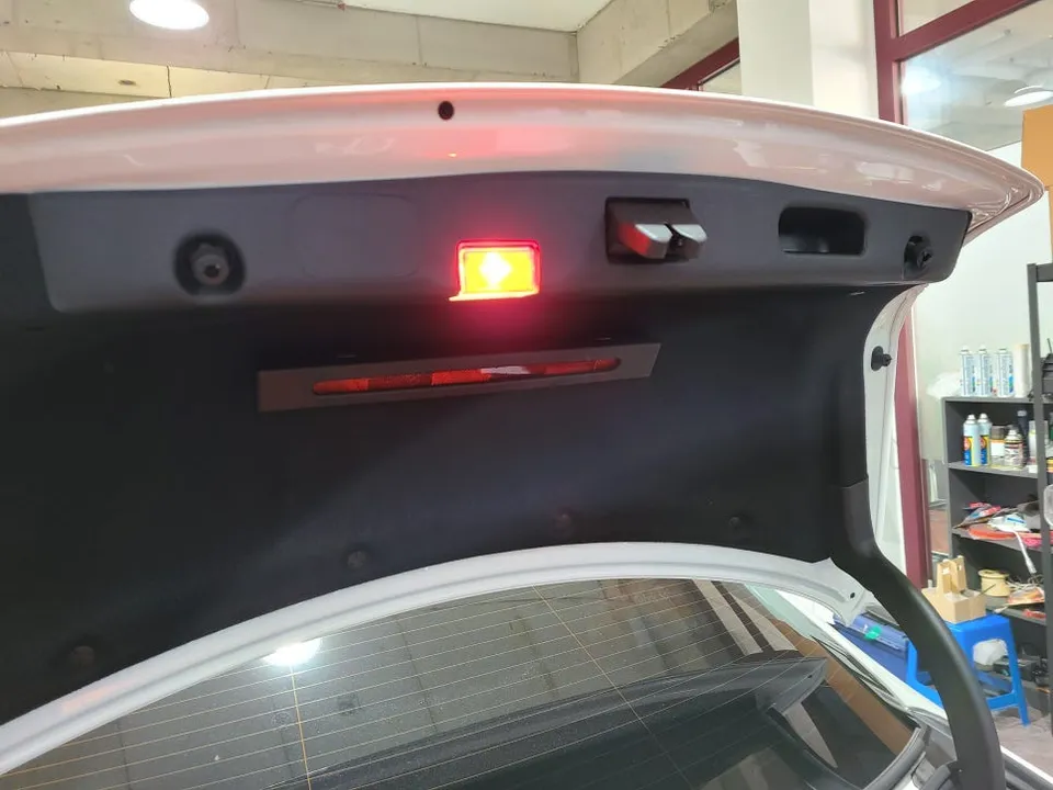 Mercedes-Benz E-Class W213 oem options - Mercedes-Benz E-Class W213 Power Trunk Review — Enhanced Convenie photo 5