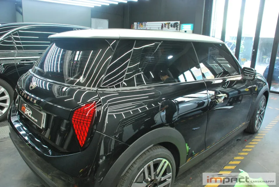 MINI MINI Cooperのカーラッピング事例|費用目安・仕上がり 施工写真 1-2