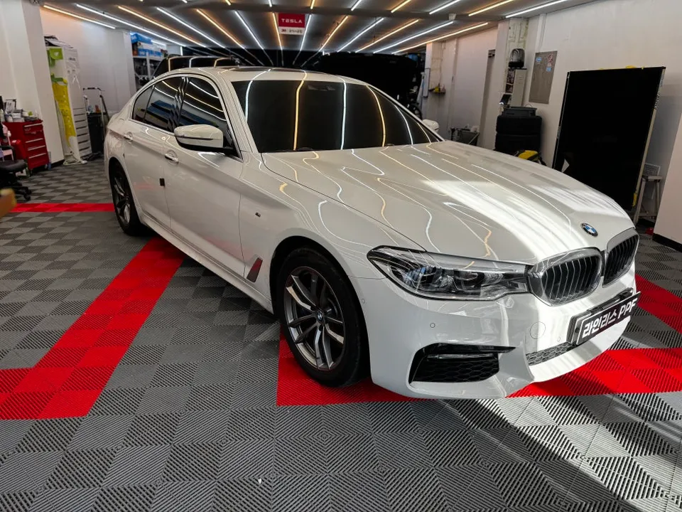 BMW 5 Series G30 カーラッピング事例|費用目安・仕上がり 施工写真 1-1