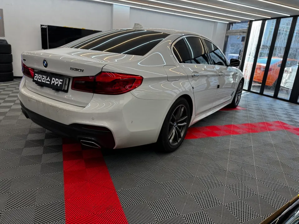 BMW 5 Series G30 カーラッピング事例|費用目安・仕上がり 施工写真 3-1