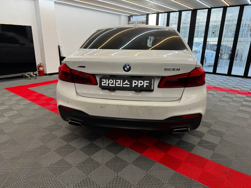 BMW 5 Series G30 カーラッピング事例|費用目安・仕上がり 施工写真 1-2