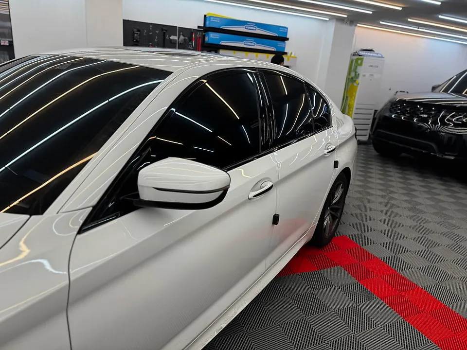 BMW 5 Series G30 カーラッピング事例|費用目安・仕上がり 施工写真 3-3