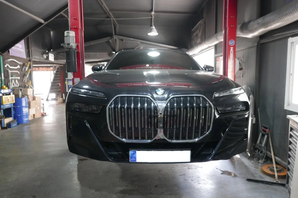 BMW 7 Series G70 wheel repair installation result