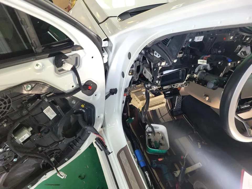 Kia K8 GL3 ambient lighting - Kia K8 Ambient Lighting Installation Review photo 3