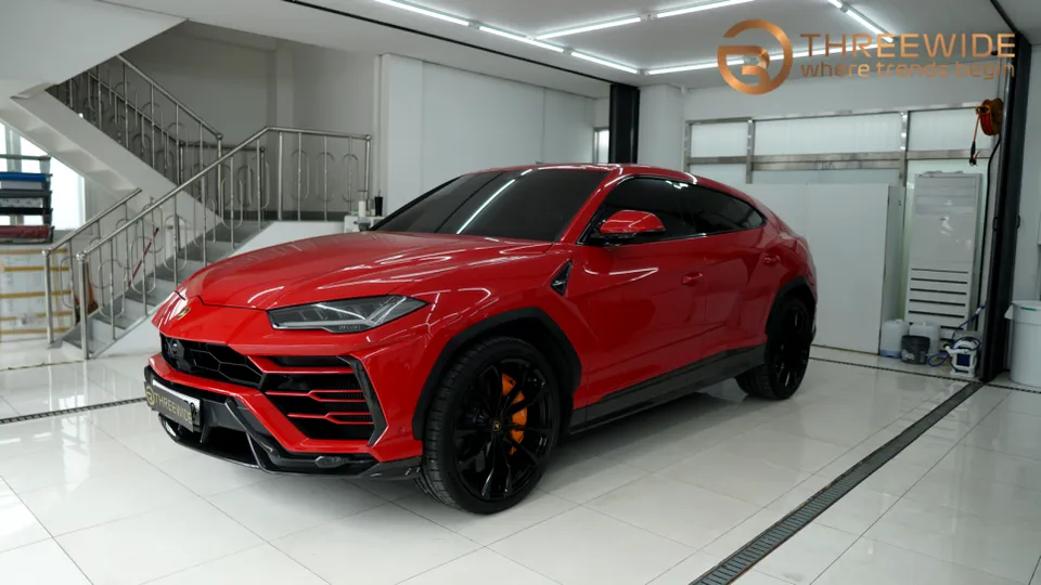 Lamborghini Urus PPF施工事例|ブラックフィルムで高級感を演出 施工写真 3-1