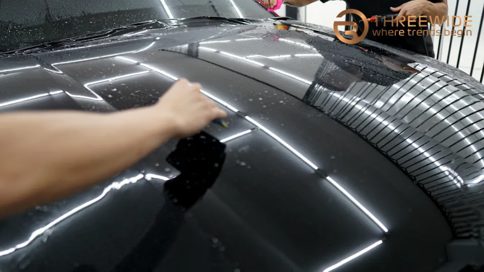 Lamborghini Urus PPF施工事例|ブラックフィルムで高級感を演出 施工写真 2-3