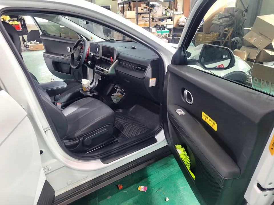 Hyundai IONIQ 5 Ambient Lighting Review — Enhanced Visibility & S photo 4