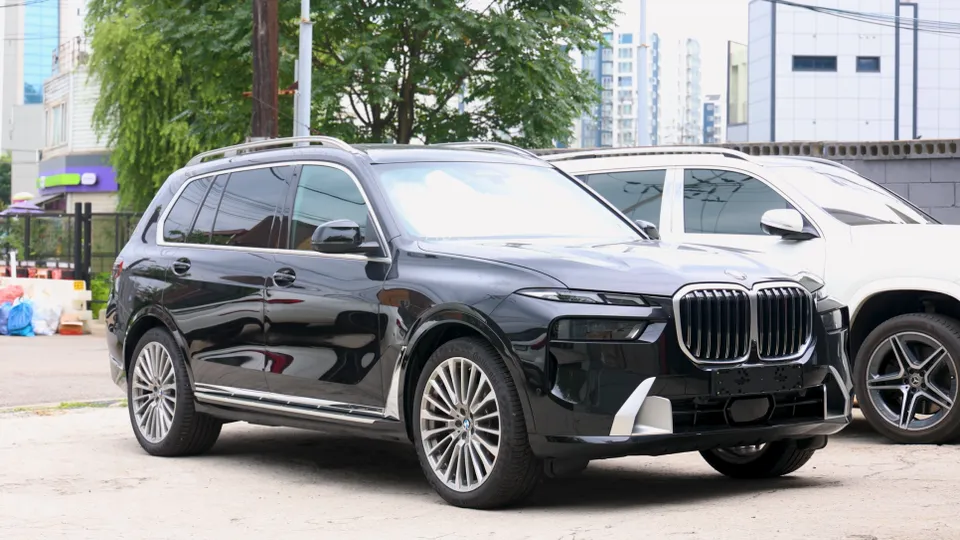 BMW X7 OEM Options & Factory Upgrades Review — Seamless Android M