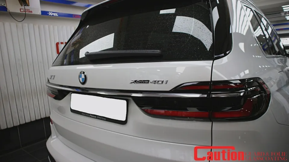 BMW X7のカーラッピング事例|クロームパーツの印象チェンジ 施工写真 1-2