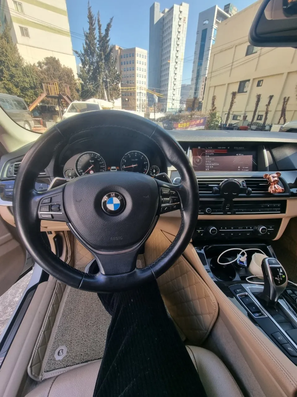 BMW 5 Series F10のAndroid Auto・CarPlay取付事例 施工写真 2