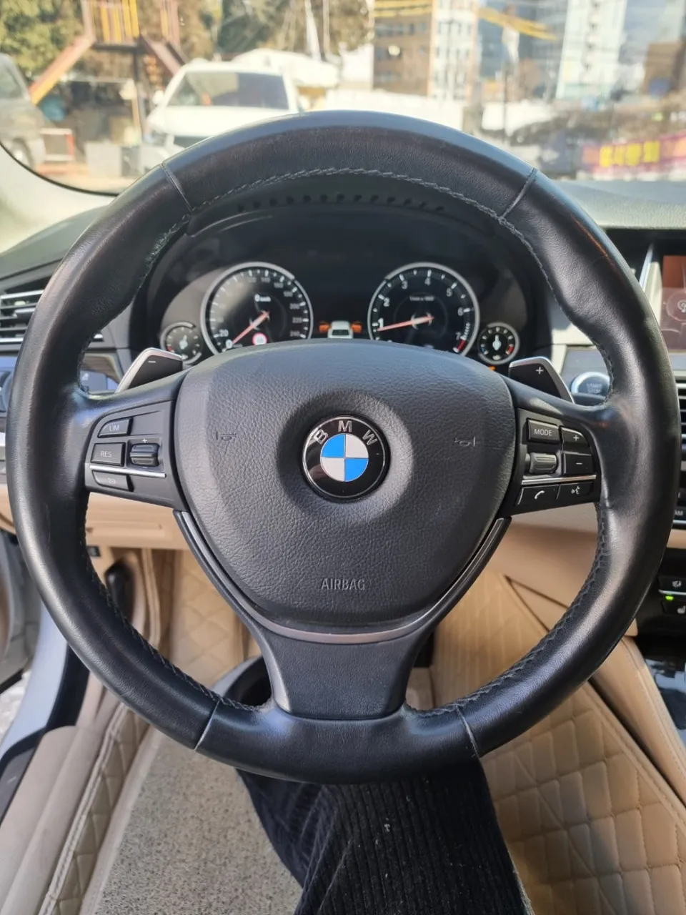 BMW 5 Series F10のAndroid Auto・CarPlay取付事例 施工写真 3