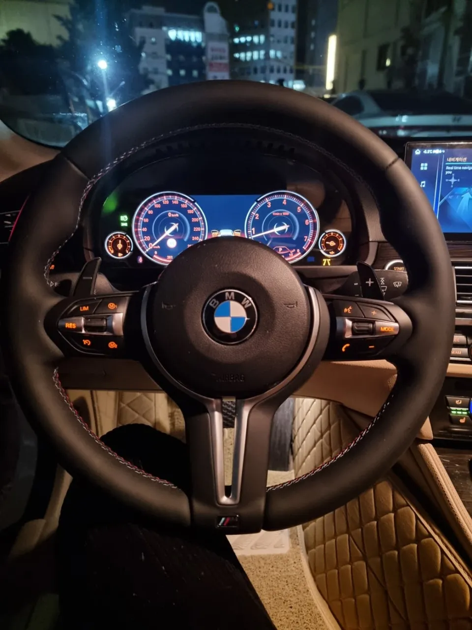 BMW 5 Series F10のAndroid Auto・CarPlay取付事例 施工写真 4
