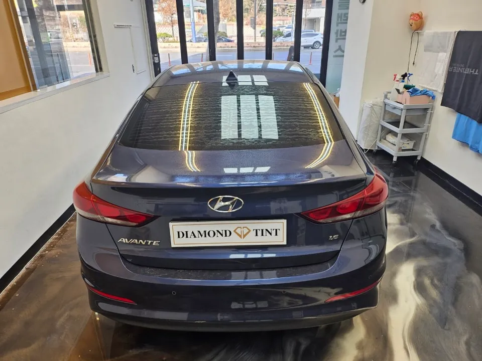 Hyundai Elantraのカーフィルム施工事例｜費用目安と仕上がり 写真