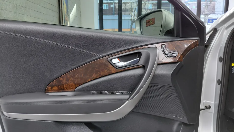 Hyundai Aslanのカーラッピング事例 施工写真 1-2