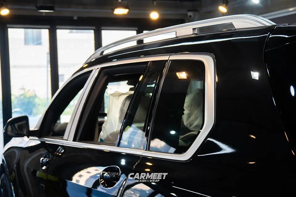 BMW X7 カーラッピング事例|クロームパーツのブラック化 施工写真 2-1