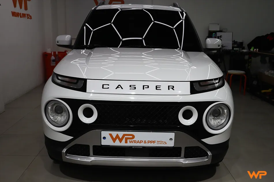 Hyundai Casperのカーラッピング事例｜クロームパーツをブラック化 施工写真 2-1