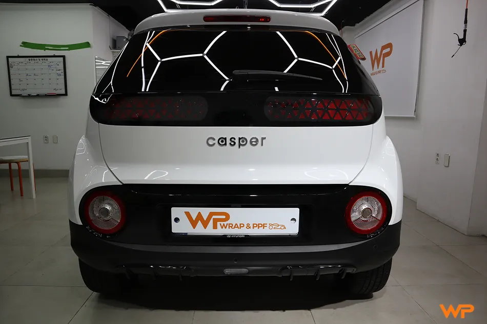 Hyundai Casperのカーラッピング事例｜クロームパーツをブラック化 施工写真 1-2