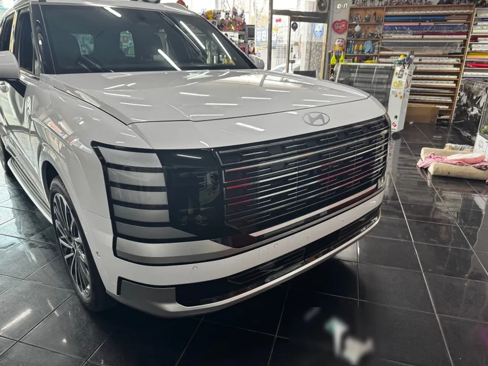 Hyundai Palisadeのカーラッピング事例|クローム除去で高級感UP 施工写真 3-1