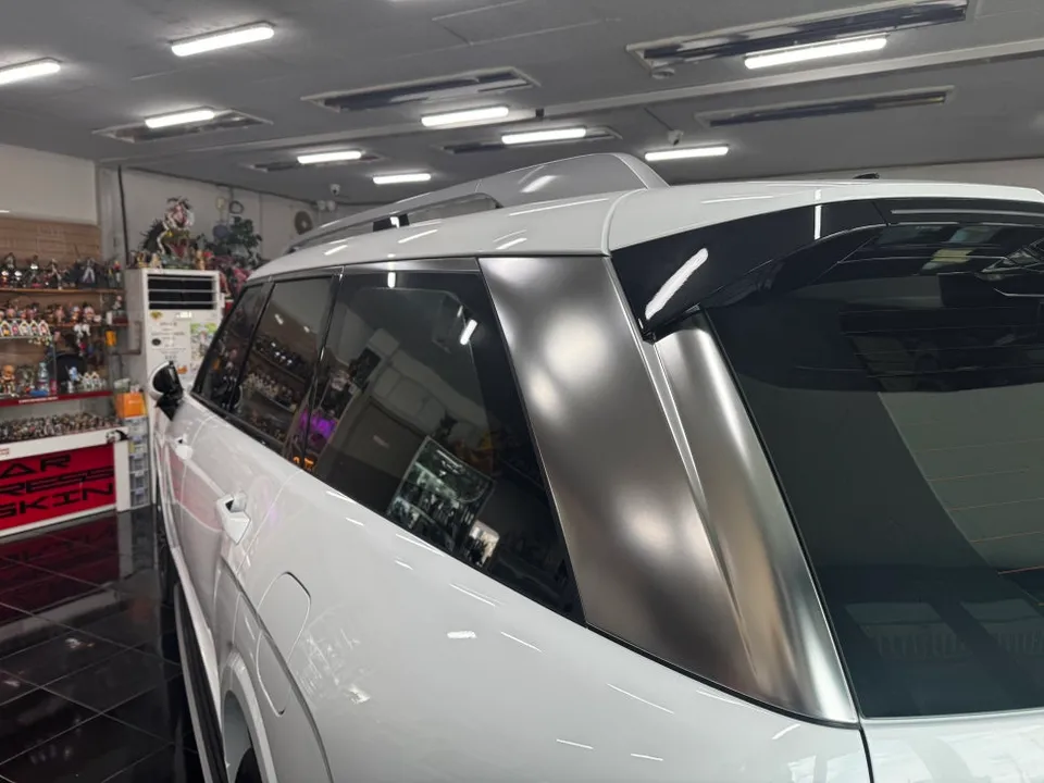 Hyundai Palisadeのカーラッピング事例|クローム除去で高級感UP 施工写真 3-2