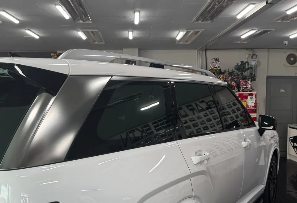 Hyundai Palisadeのカーラッピング事例|クローム除去で高級感UP 施工写真 1-3