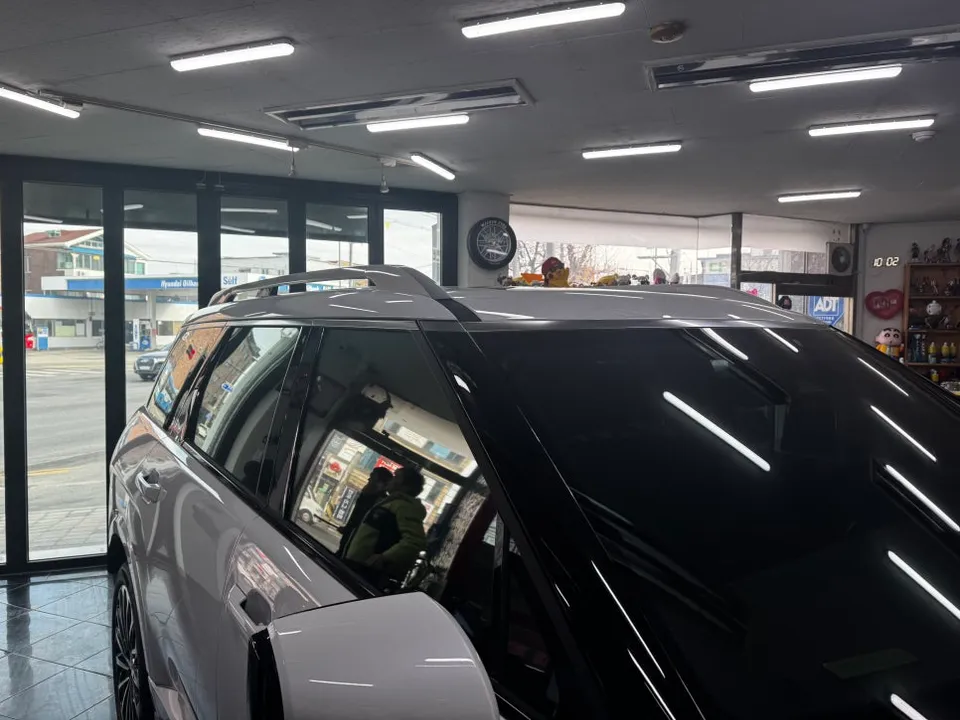 Hyundai Palisadeのカーラッピング事例|クローム除去で高級感UP 施工写真 2-3