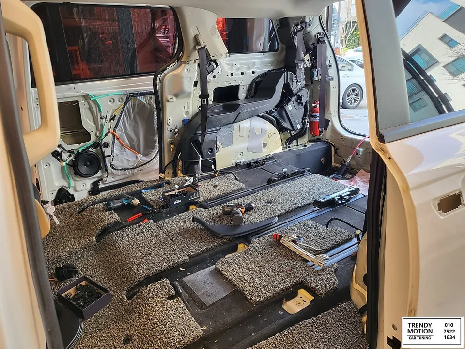 Kia Carnival KA4 oem options - Kia Carnival KA4 OEM Options Review: Power Sliding Door Cost photo 3