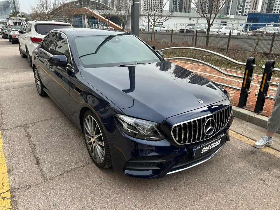 Mercedes-Benz E-Class W213 vinyl wrap installation result