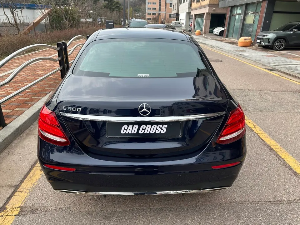 Mercedes-Benz E-Class W213 vinyl wrap - Mercedes-Benz E-Class W213 Vinyl Wrap Review: Cost & Results photo 4
