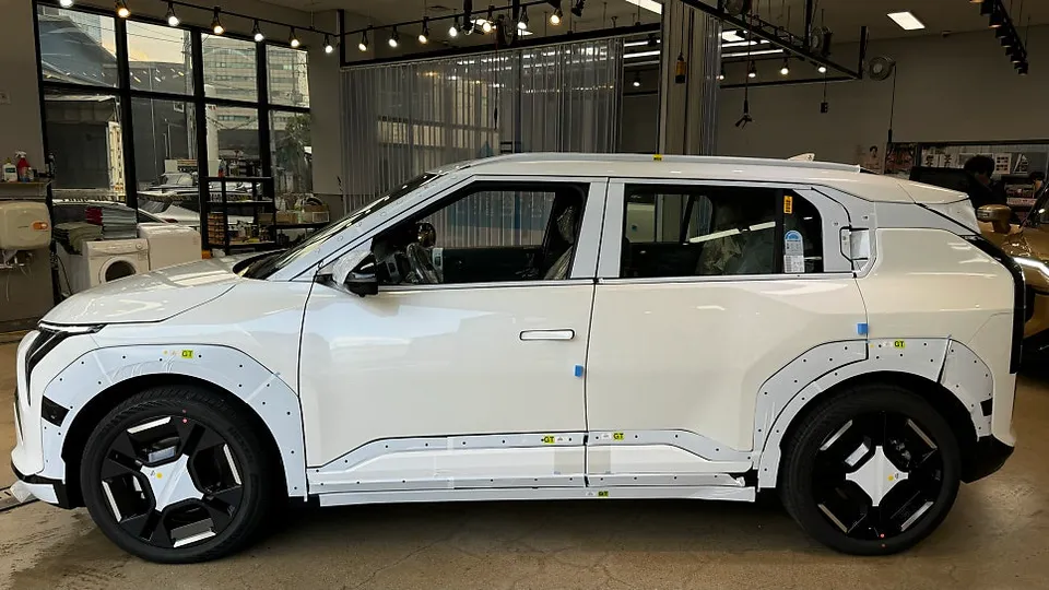 Kia EV3 new car package - Kia EV3 New Car Package Review: Under $40 Inspection photo 3