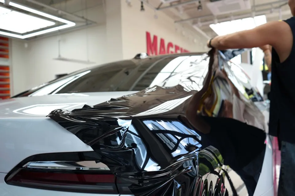 BMW 7 Seriesのカーラッピング事例｜費用目安・仕上がり 施工写真 1-2