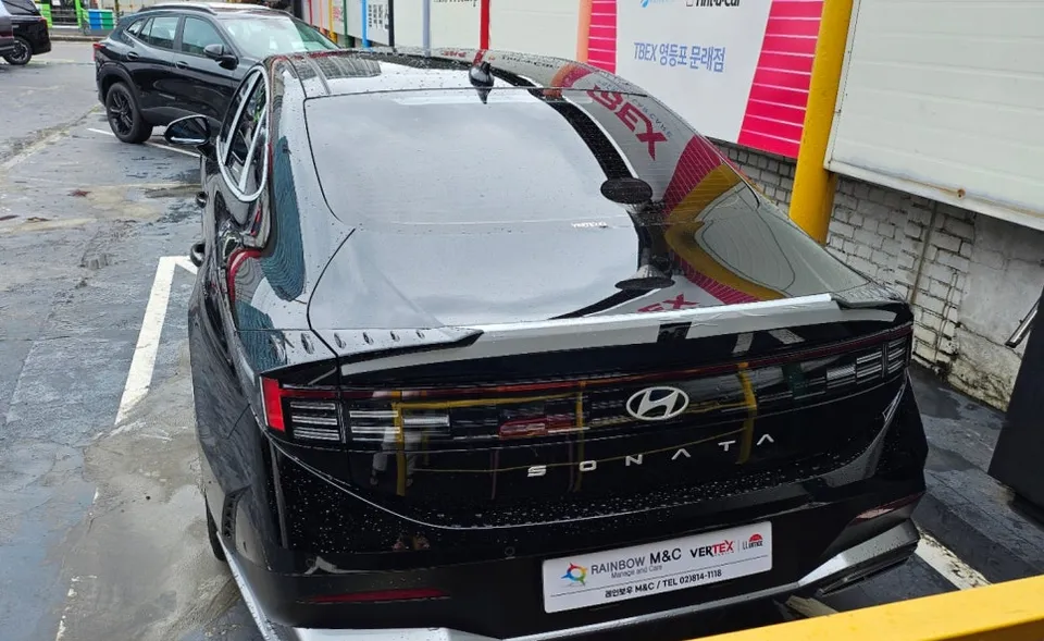 Hyundai Santa Feのカーフィルム施工事例|費用目安・仕上がり 施工写真 1-2