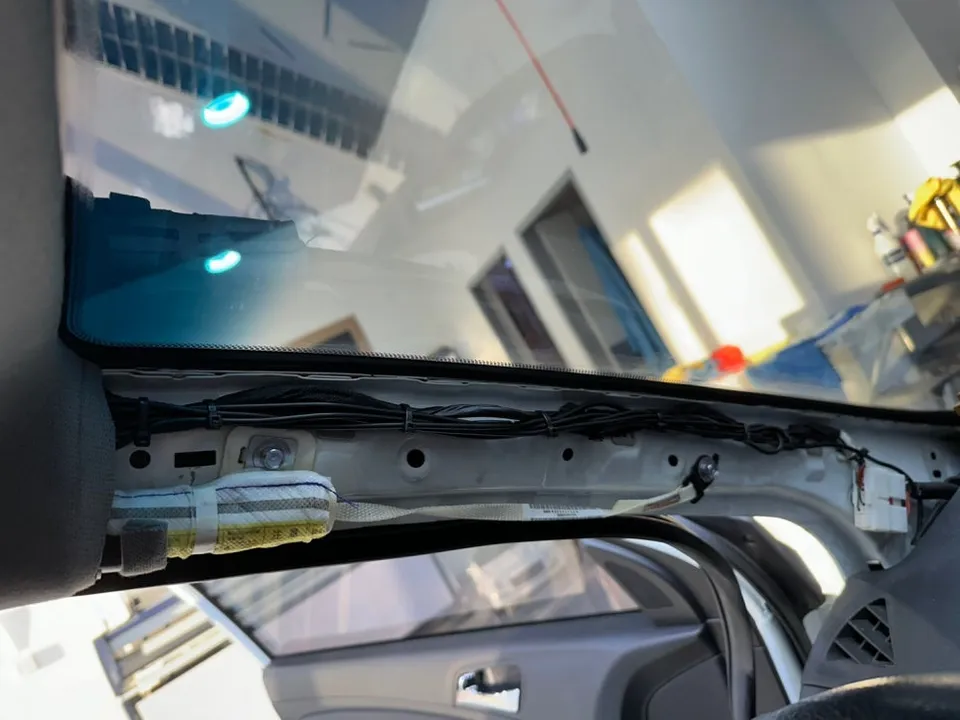 Hyundai Accentのドラレコ取付事例|費用目安と仕上がり 施工写真 3-2
