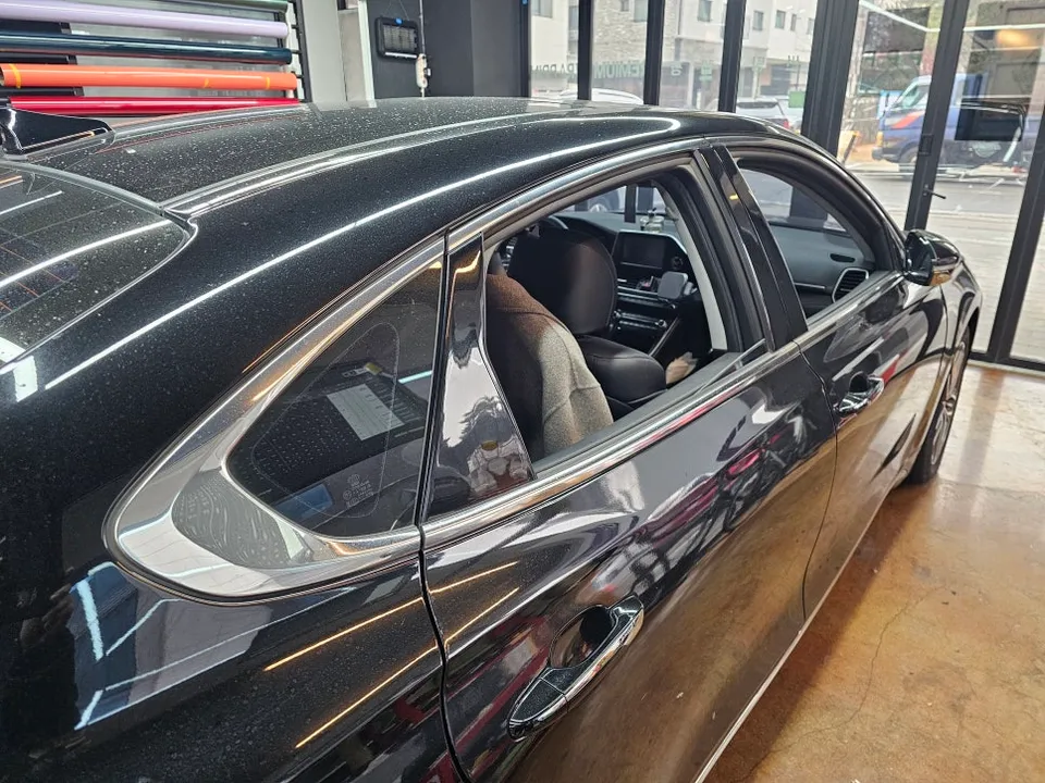 Hyundai Grandeur IGのカーラッピング事例｜クローム除去と仕上がり 施工写真 1-3