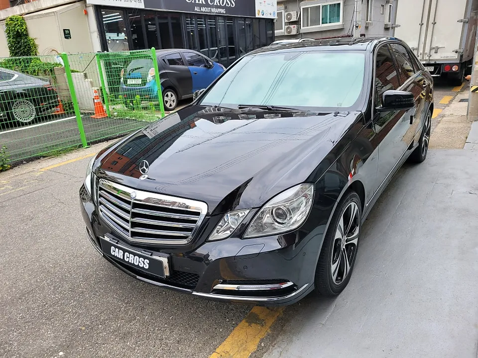 メルセデス・ベンツ W212 Eクラスのカーラッピング事例 写真