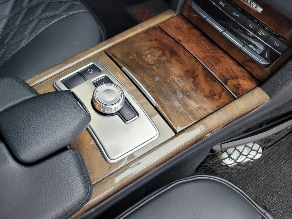 メルセデス・ベンツ W212 Eクラスのカーラッピング事例 施工写真 3-2